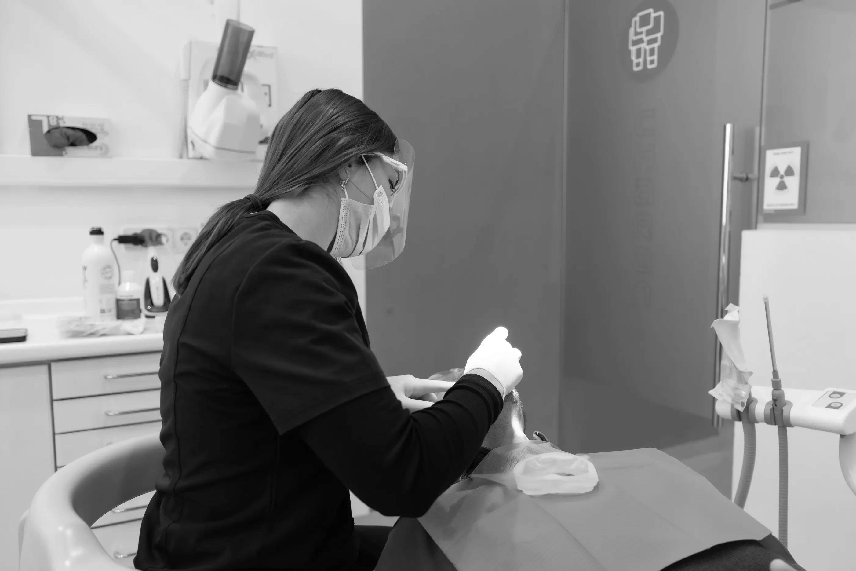 Tratamiento dental realizado por auxiliar de clinica dr charani
