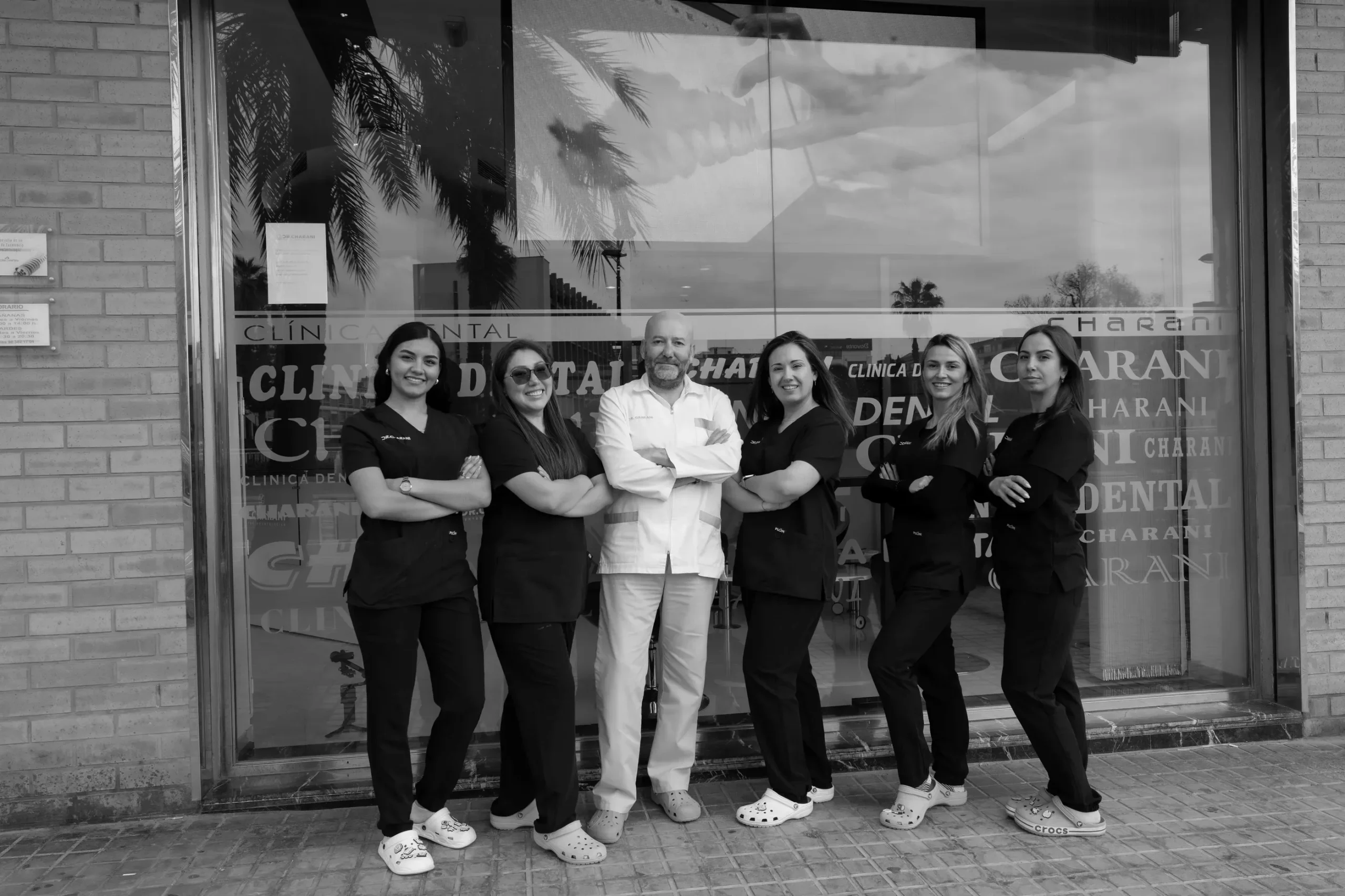 equipo profesional dentistas reunidos