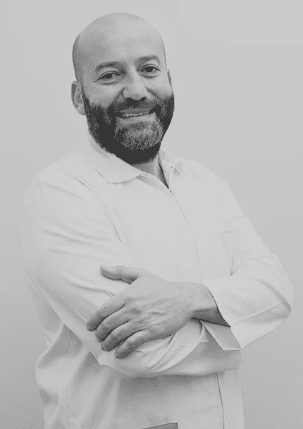 Dr. Eyad Alcharani, director médico de Clínica Dental Charani en Valencia