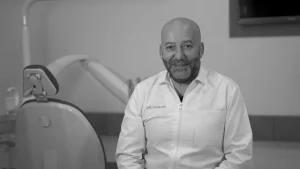 Dr charani especialista en implantologia compleja