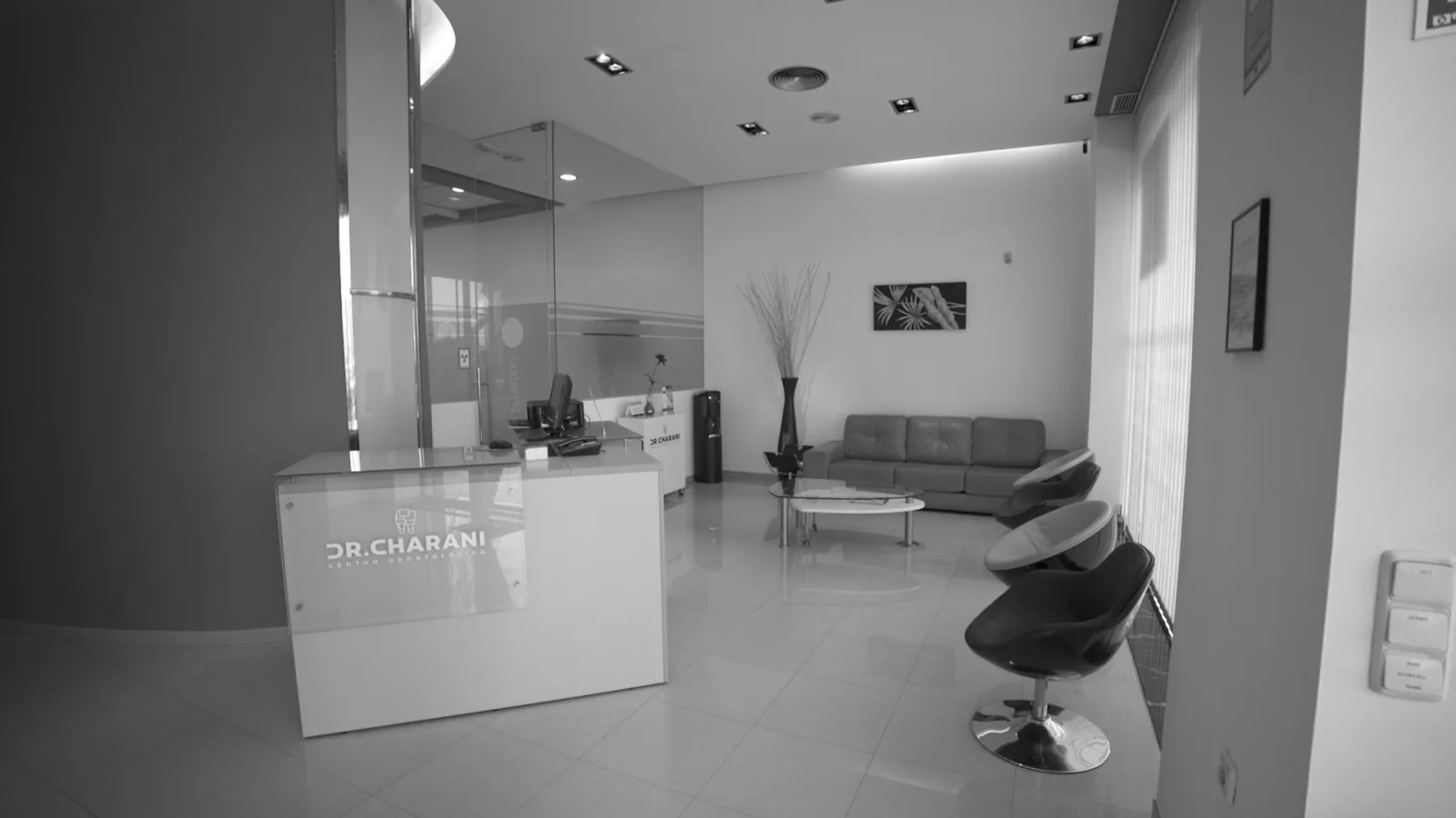 Recepción de la Clínica Dental Dr. Charani en Campanar, Valencia